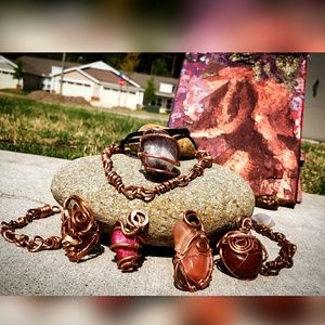 Tekstoned Pendants